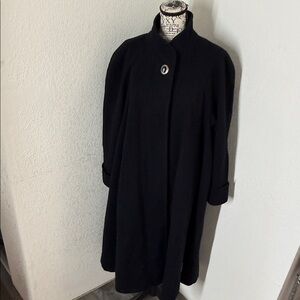 International Scene - Made in Russia - Vintage  black coat wool